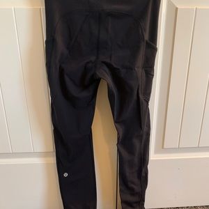 black lululemon leggings with side pockets